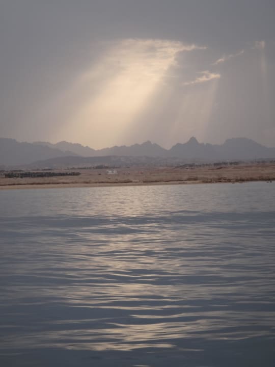 Vom Boot aus auf den Strand  Makadi Palace