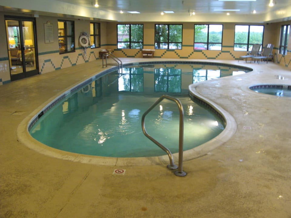 Schwimmbecken Hotel Holiday Inn Express Hotel & Suites Waynesboro-Route 340