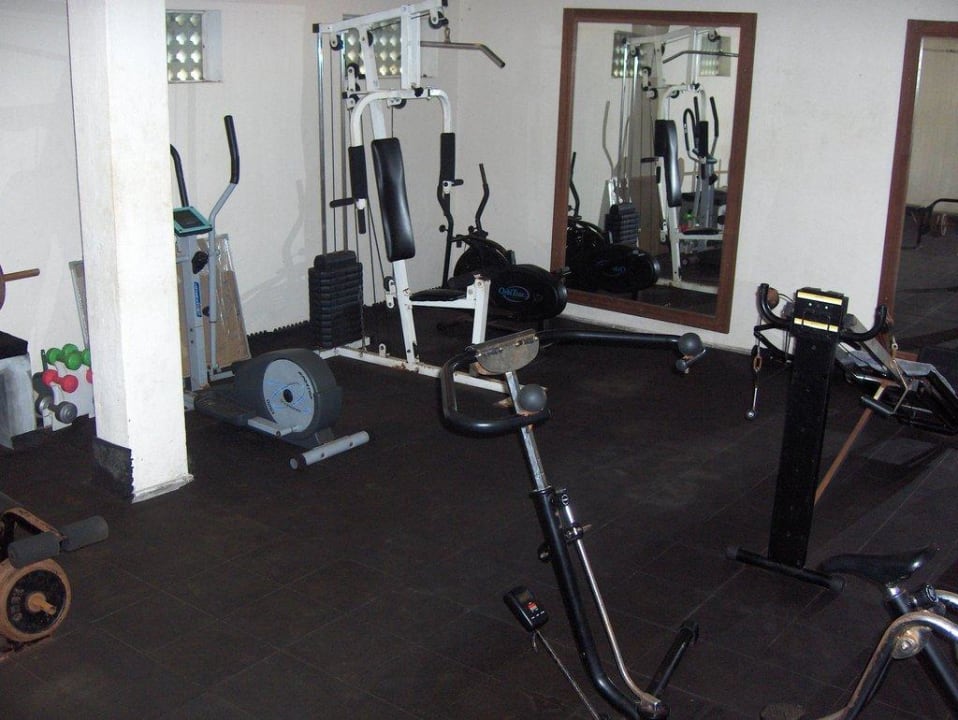 Fitnessraum ohne Fenster ohne Klima! Hotel Koggala Beach