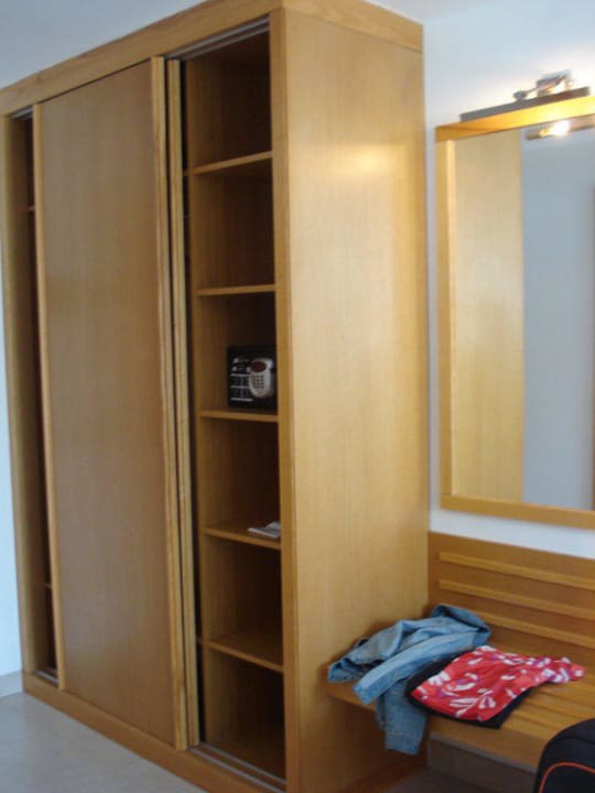 Ausreichender Kleiderschrank mit Safe R2 Bahía Playa Design Hotel & Spa - Adults Only
