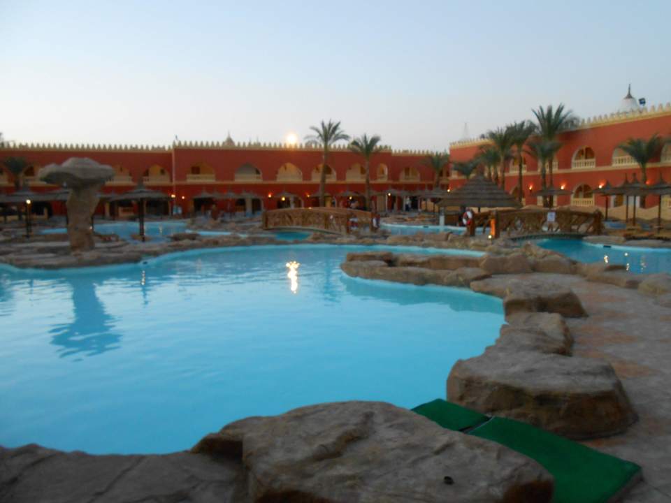 Один из многих бассейнов Pickalbatros Alf Leila Wa Leila Resort - Neverland Hurghada
