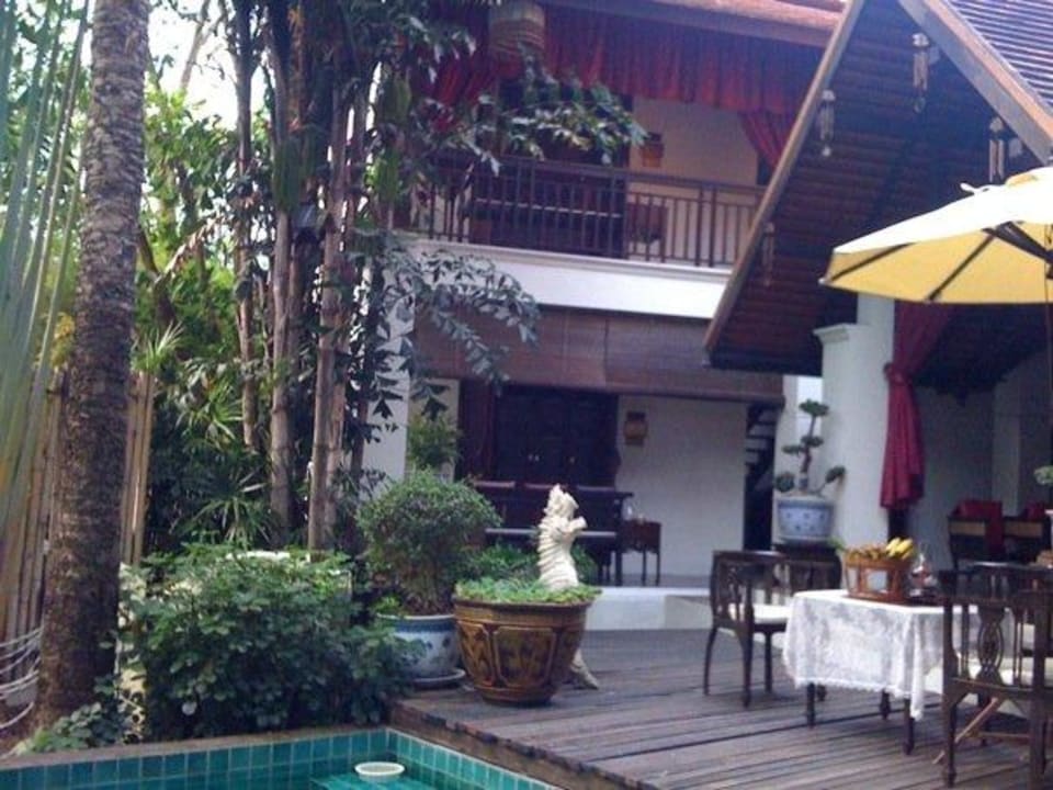 Blick vom Pool zum Zimmer Tri Yaan Na Ros Colonial House