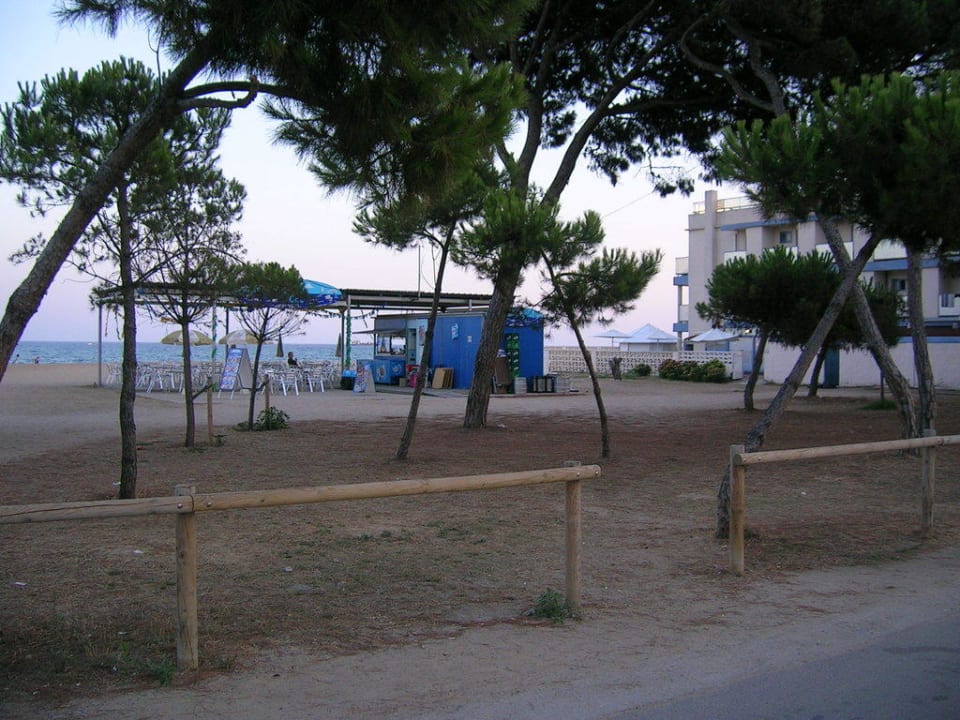 Das Hotel ist rechts Hotel Amaraigua - Adults only