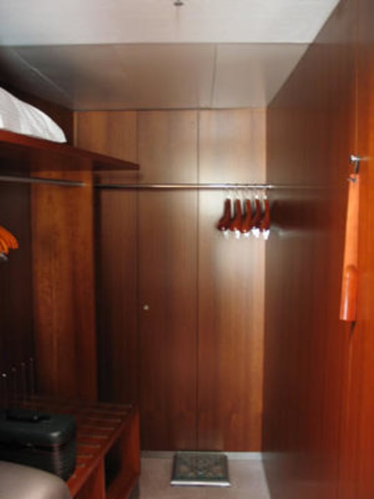 Kleiderschrank Grand Hyatt Berlin