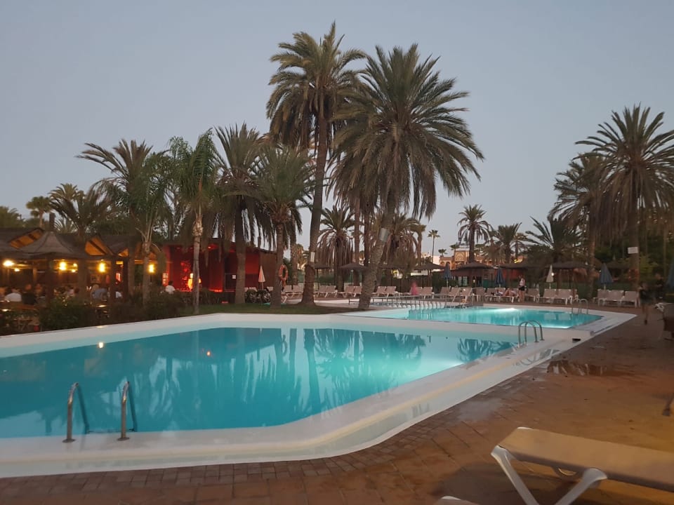 Pool HL Miraflor Suites Hotel