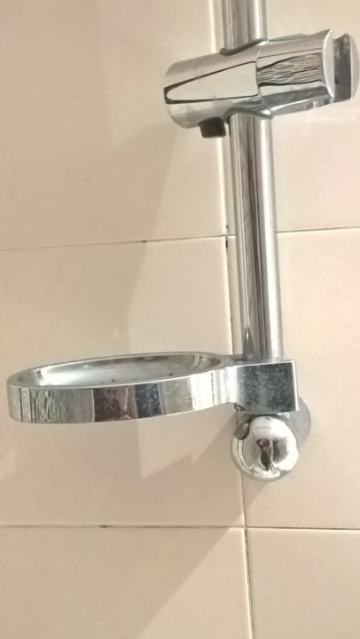 Verkalkte Armaturen im Bad Iberostar Waves Averroes