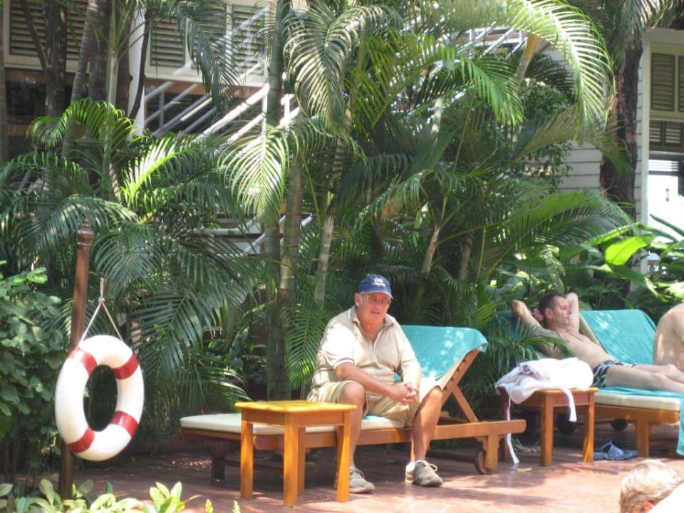 Am Pool Ramada Plaza by Wyndham Bangkok Menam Riverside