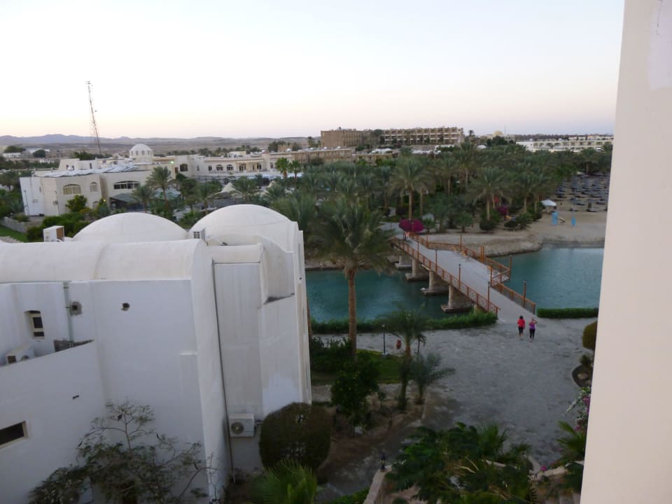 Übergang zum anderen Hotel Brayka Bay Resort