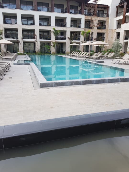 Pool Lopesan Costa Bávaro Resort, Spa & Casino