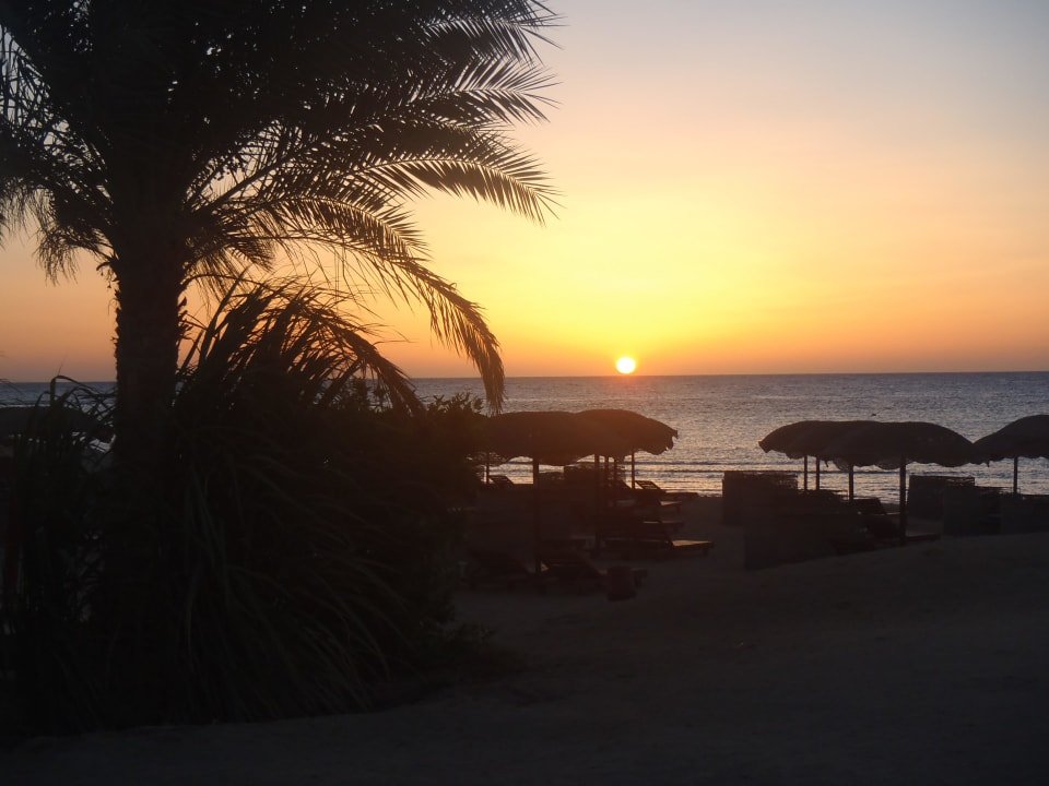 Sonnenaufgang am Strand Hotel Gorgonia Beach Resort