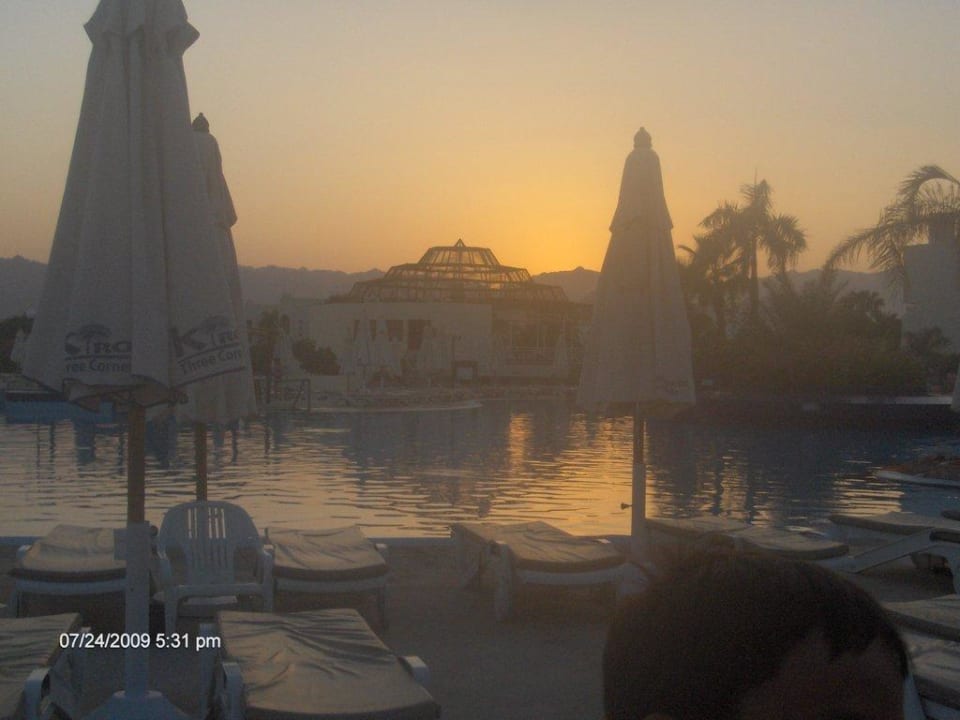 Sonnenuntergang am Hauptpool Xperience Kiroseiz Parkland Resort