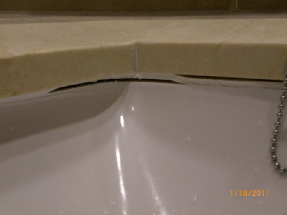 Abgerissene Platte zum Waschbecken Hotel H10 Tindaya