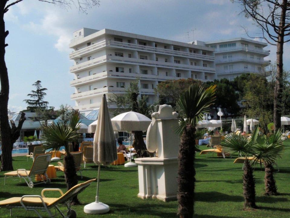 gesamtansicht-des-tritone-tritone-luxury-hotel-thermae-spa