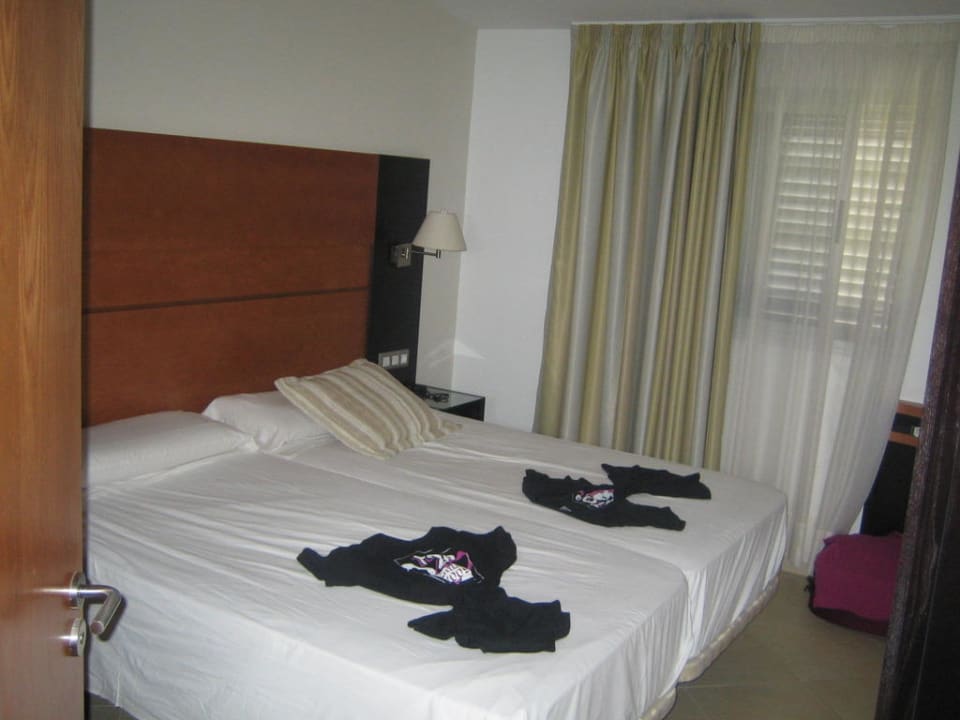Schlafzimmer HL Miraflor Suites Hotel