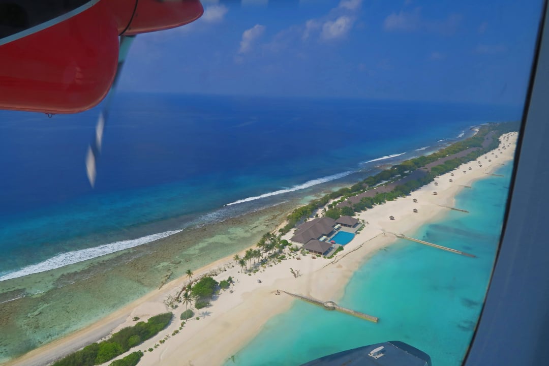 Anflug auf die Insel Atmosphere Kanifushi Maldives