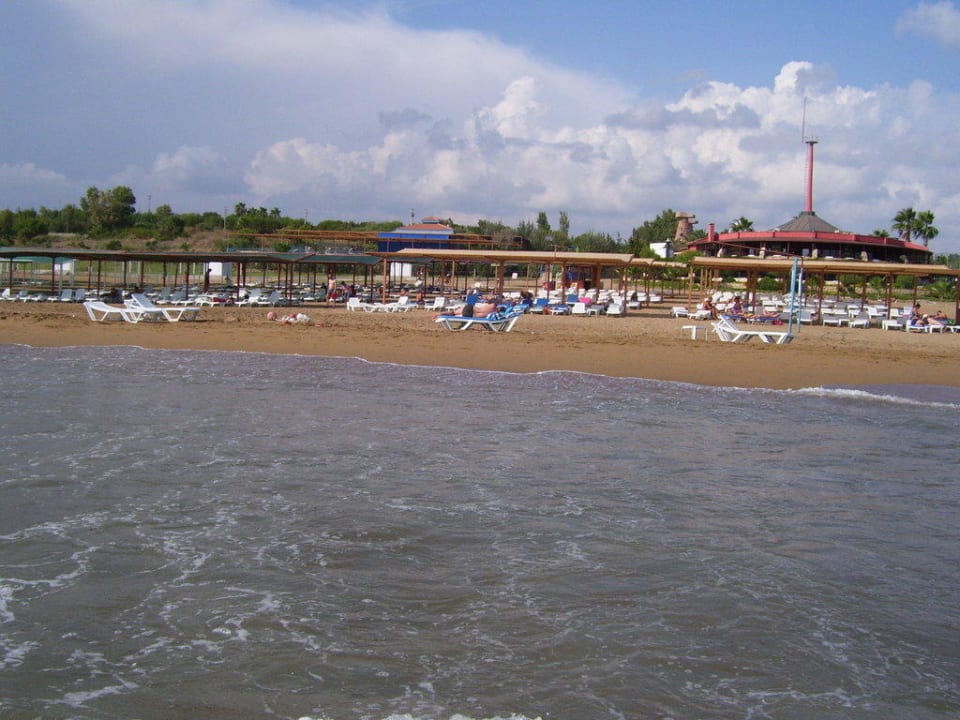 Blick auf unseren Hotelstrand FUN&SUN Smart Hane Sun Hotel