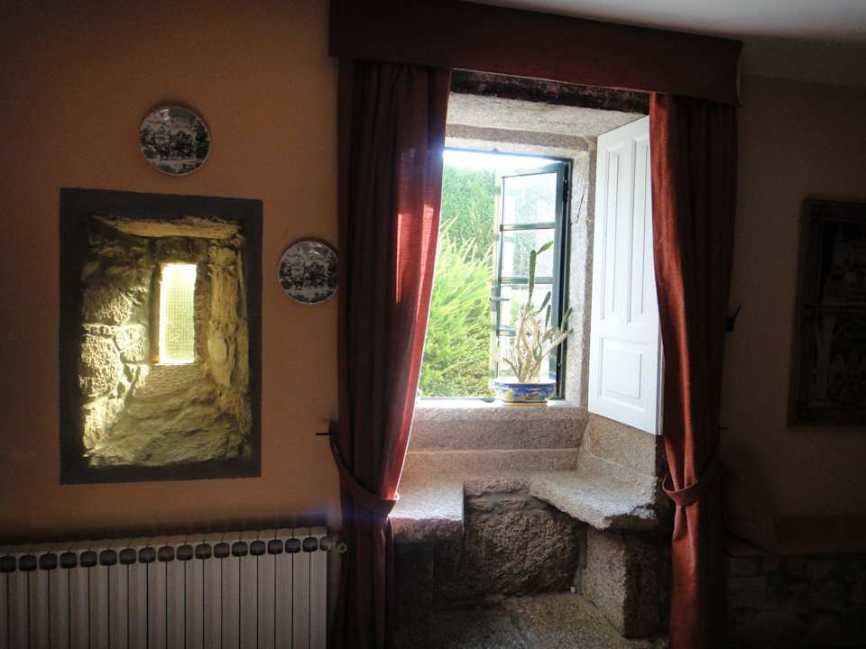 Gut renoviertes und klassisch eingerichtetes Haus Casa Rural As Seis Chemineas