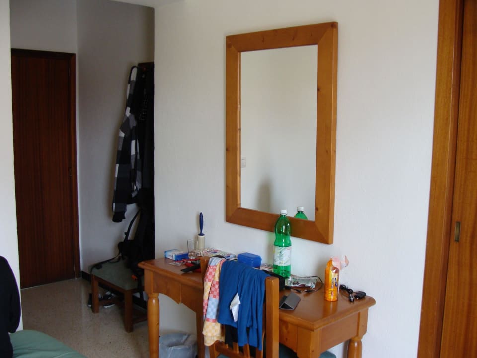 Gaderobe Hostal Cala Ratjada