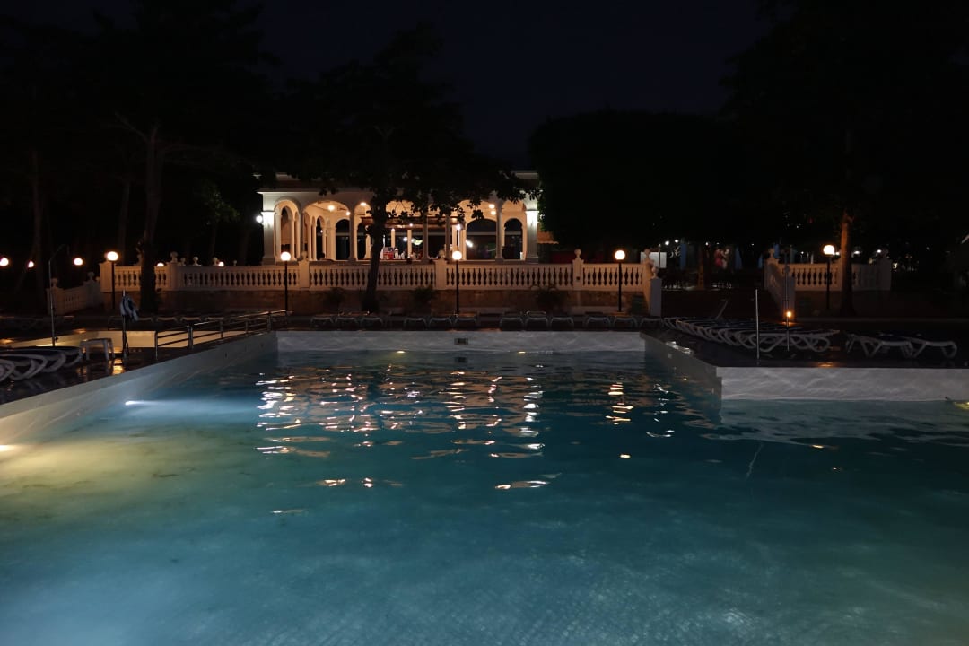 Verdreckter Pool Playabachata Hotel