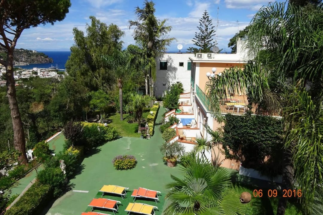Garten mit Hotelnebengebäude Hotel La Pergola & Villa Flavio Ischia