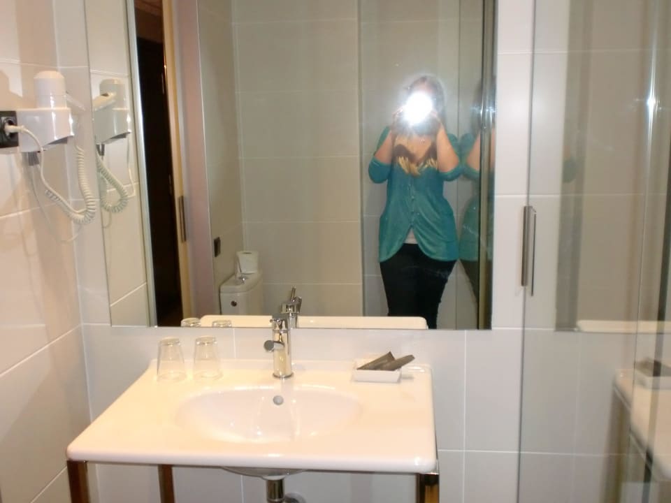 Sauberes Bad Hotel Sant Antoni