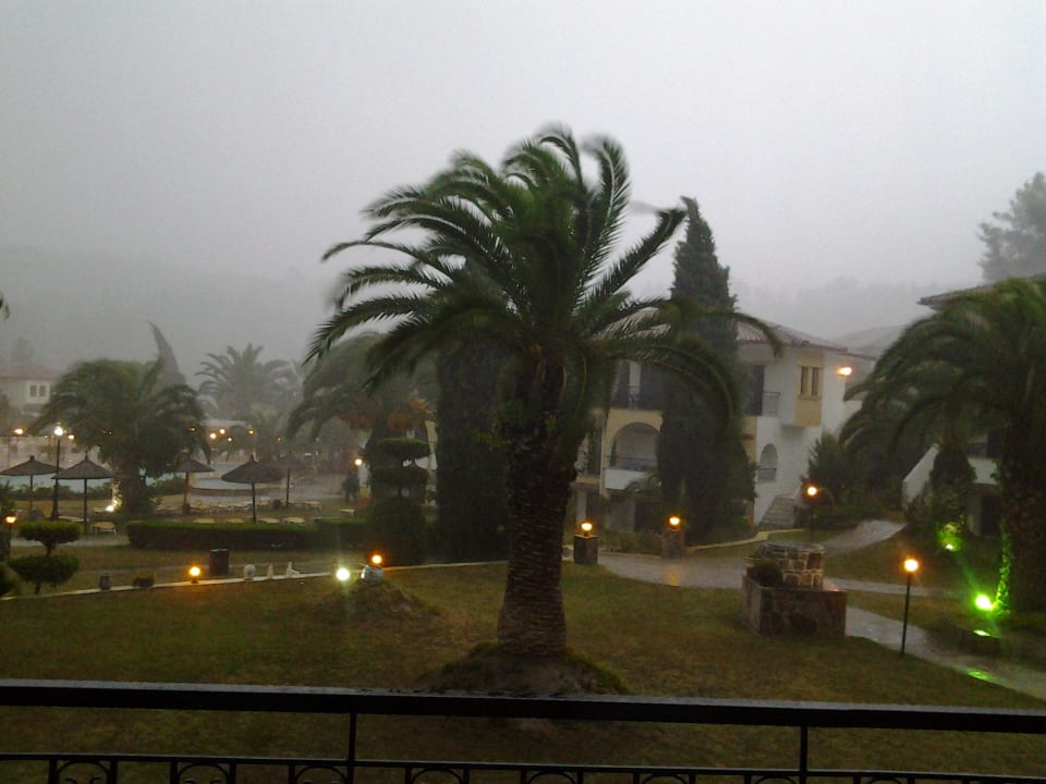 Mal eine Stunde Sauwetter Hotel Chrousso Village