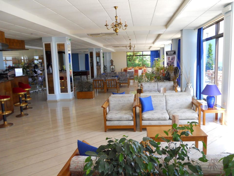 Lobby z barkiem Alexandra Beach Resort & Spa