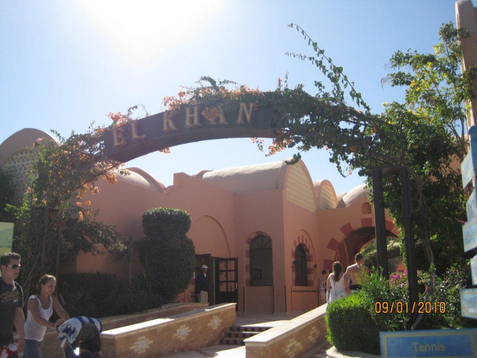 Hintereingang des Hotels Jaz Makadi Oasis Resort