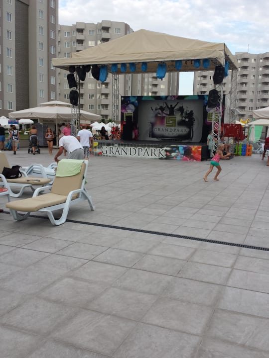 Sicht auf die Bühne Grand Park Lara Hotel