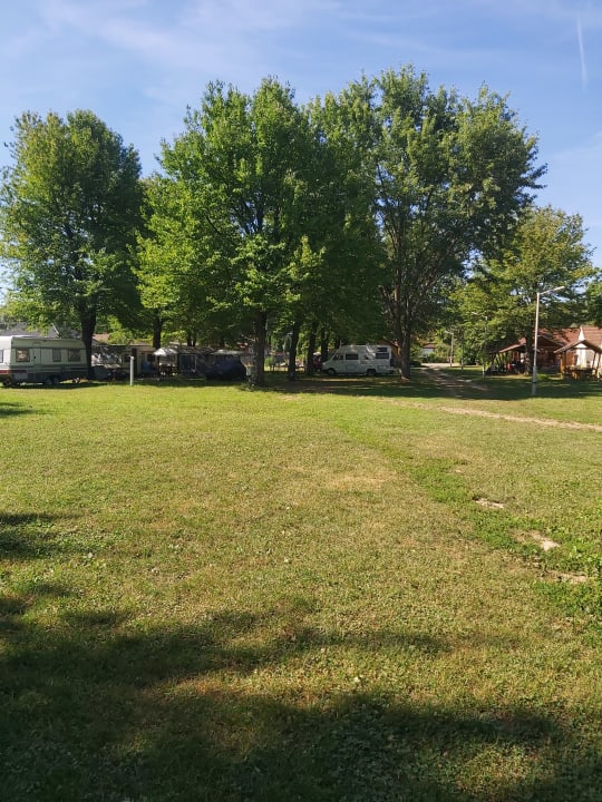 Gartenanlage Kéktó Kemping