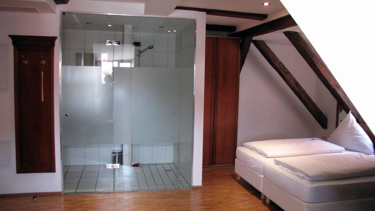 Geräumiges Zimmer mit stylishem Bad Hotel Alter Pfarrhof