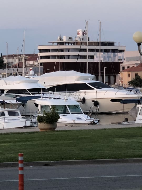 Außenansicht Hotel IN Biograd
