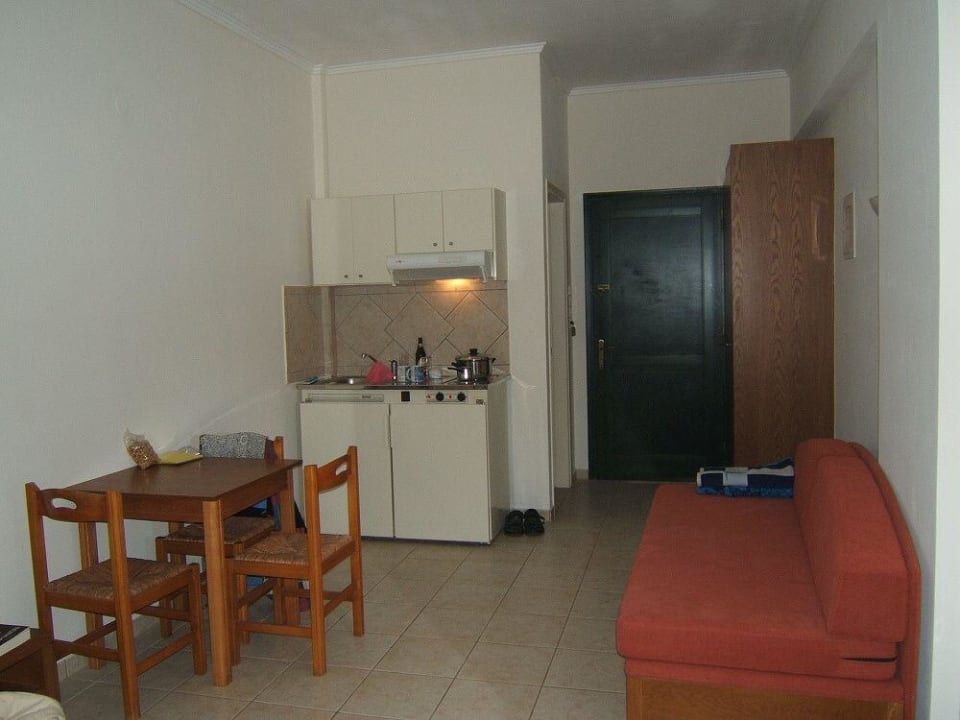 Cześć dzienna i aneks kuchenny w studio 2 osobowym Hotel Christina Beach