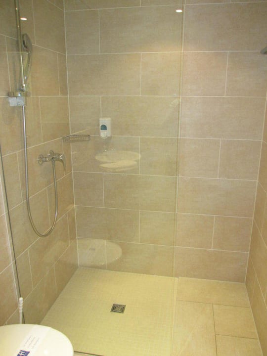Große Dusche ante porta - DAS STADTHOTEL