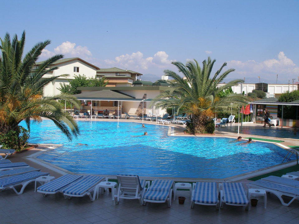 1st swimming pool Aydinbey Gold Dreams