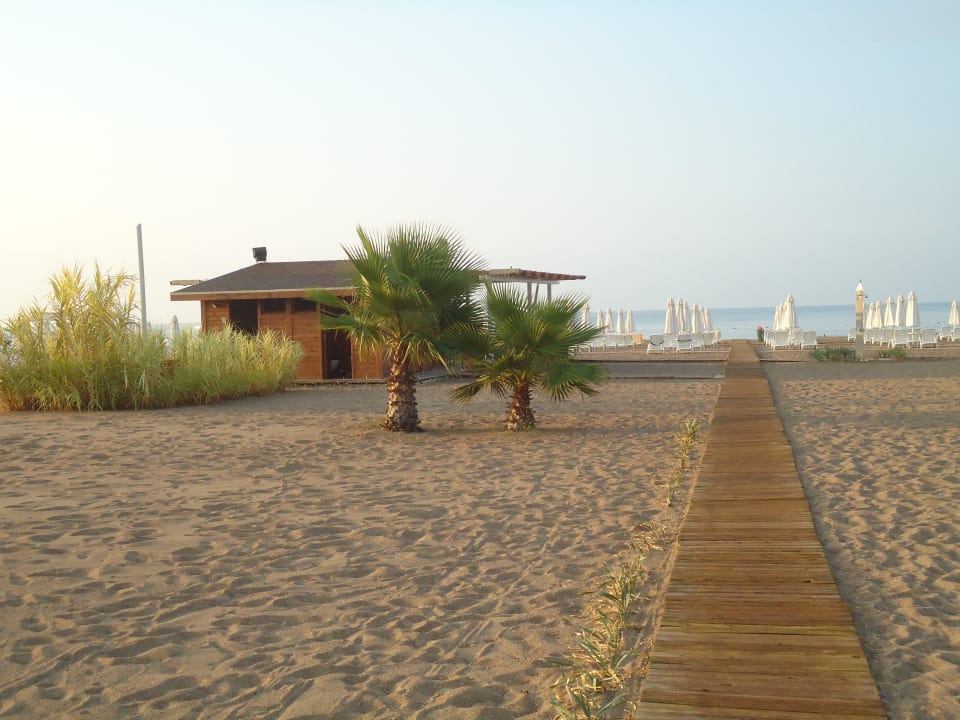 Weg vom Hotelgarten zum Strand Lara Barut Collection
