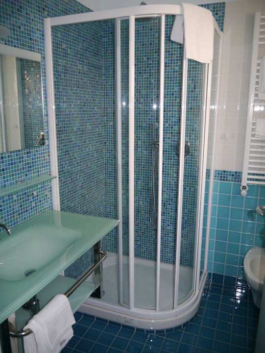 Bad mit Dusche Pension Rock Garden