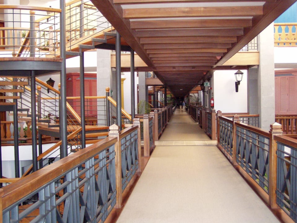 Gänge zu den Zimmern Princesa Yaiza Suite Hotel Resort