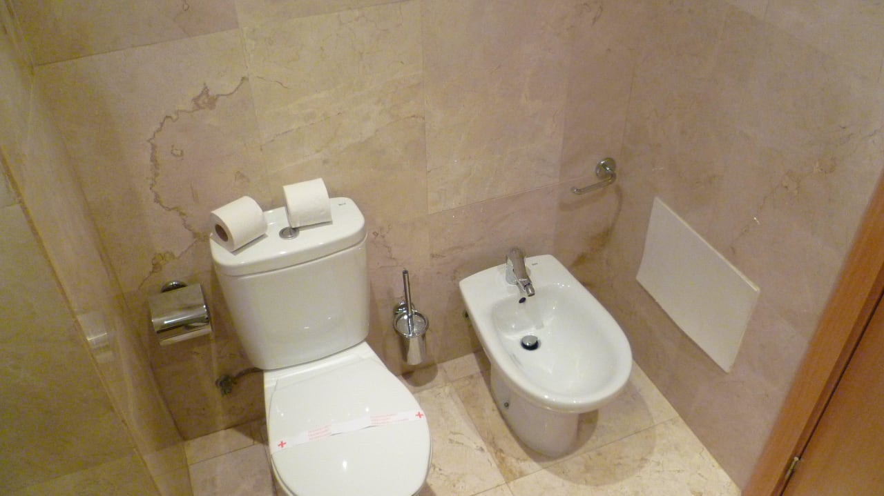 Toilette und Bidget Topázio Vibe Beach Hotel & Apartments