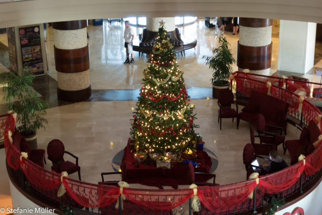Der Weihnachtsbaum in der Lobby Hotel Goldcity Tourism Complex
