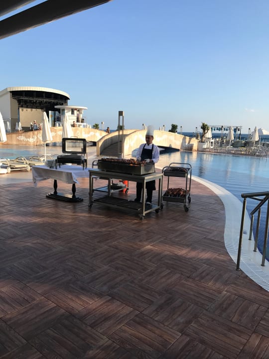 Pool Azura Deluxe Resort & Spa Hotel