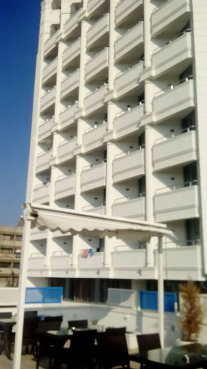 Отель со стороны бассейна Best Western Plus Hotel Khan