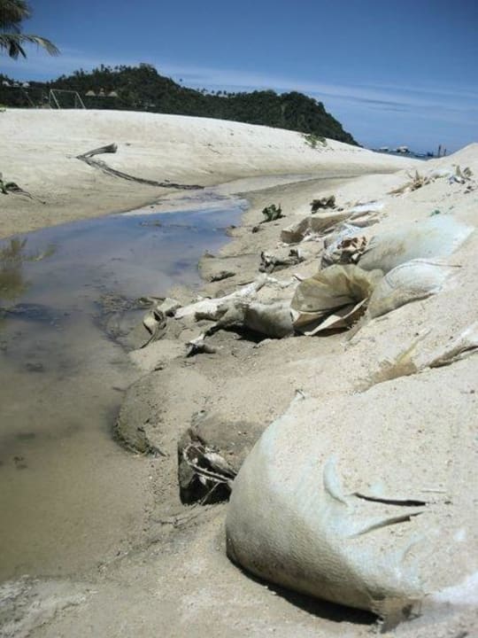 Strand auf Plastiksäcken Panviman Resort Koh Phangan