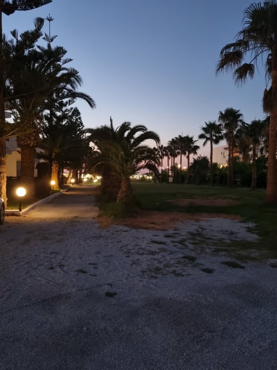 Gartenanlage HARPIN Happy Days Beach Hotel