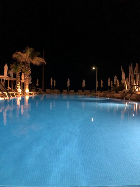 Pool The Island Hotel