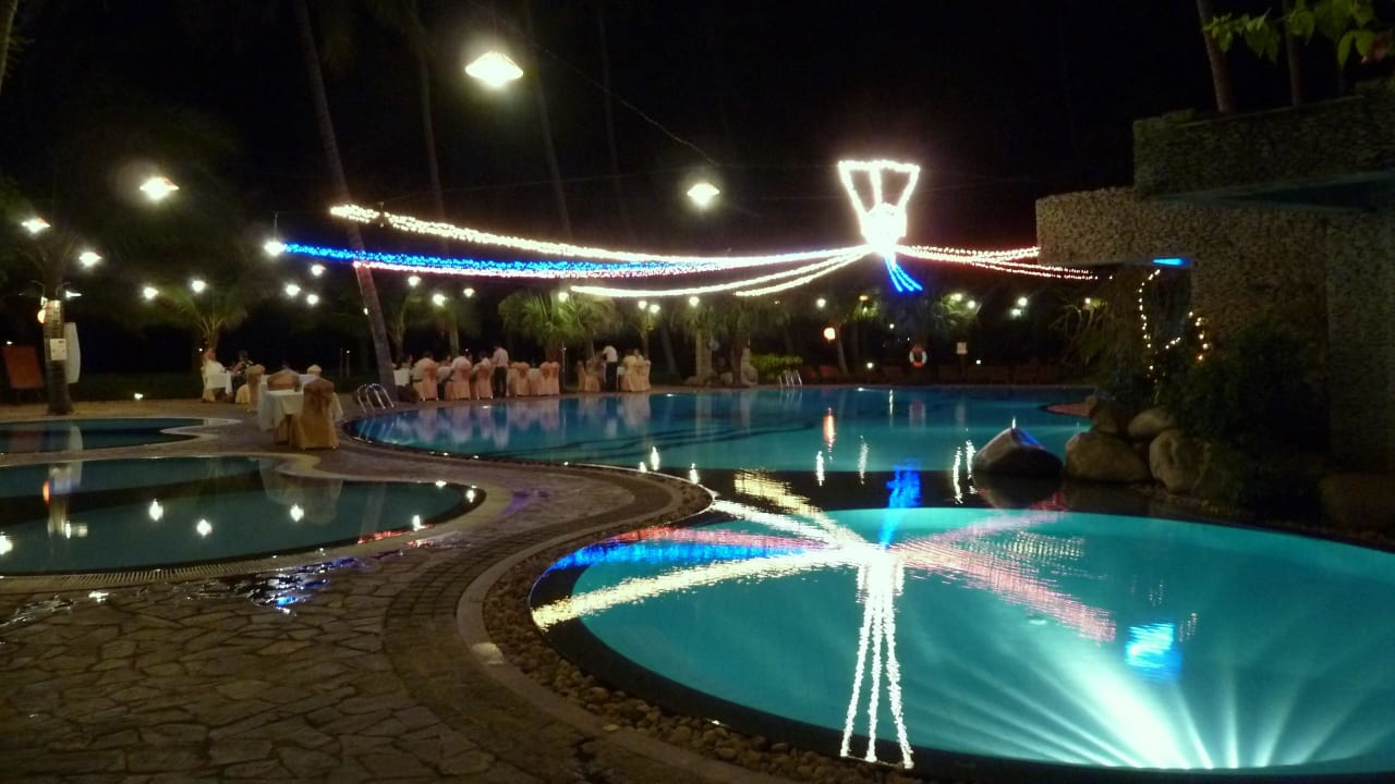 Pool bei Nacht Hoang Ngoc Beach Resort