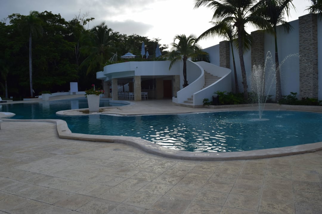 Poolanlage und Poolbar Viva Heavens by Wyndham - All Inclusive Resort