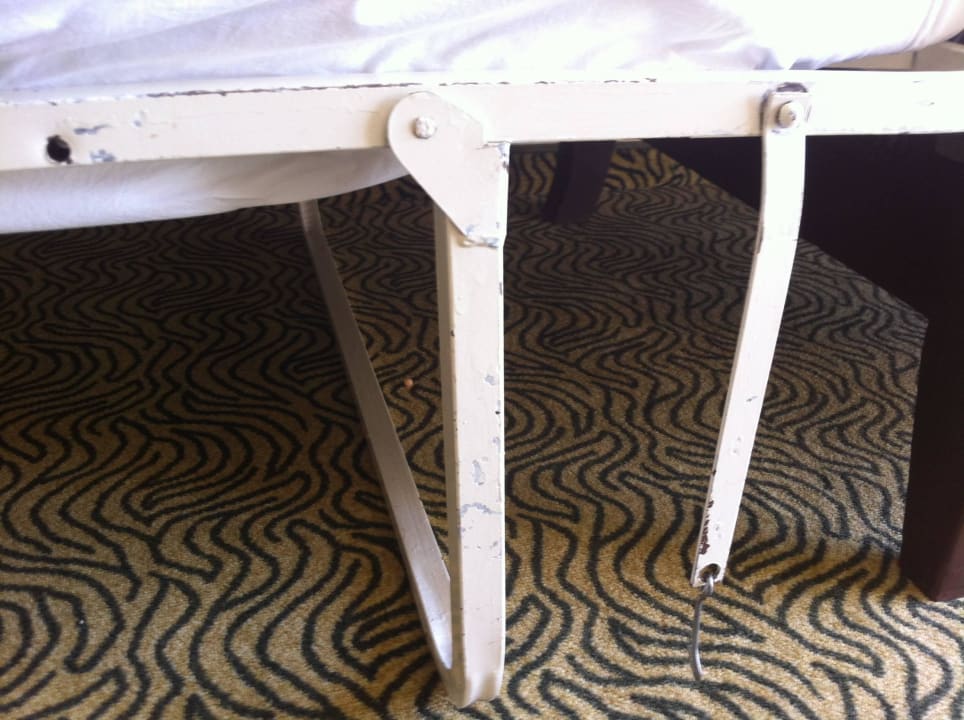 Defekte Pritsche (Beistellbett) Hotel Royal Garden Beach