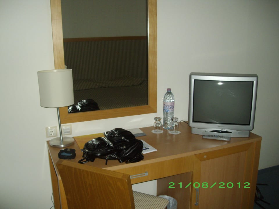 Tisch mit Fernseher Meliá Sunny Beach