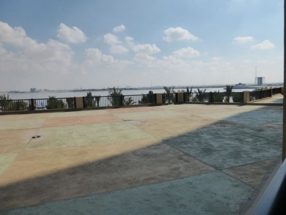 Blick vom 1.Stock  DoubleTree by Hilton Resort & Spa Marjan Island